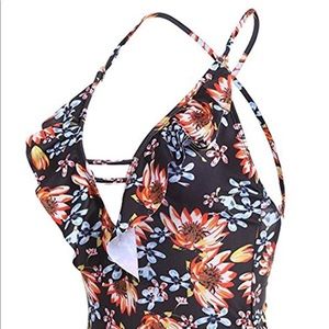 🎏🧡Ruffled One Piece flawed (see description)🎏💯